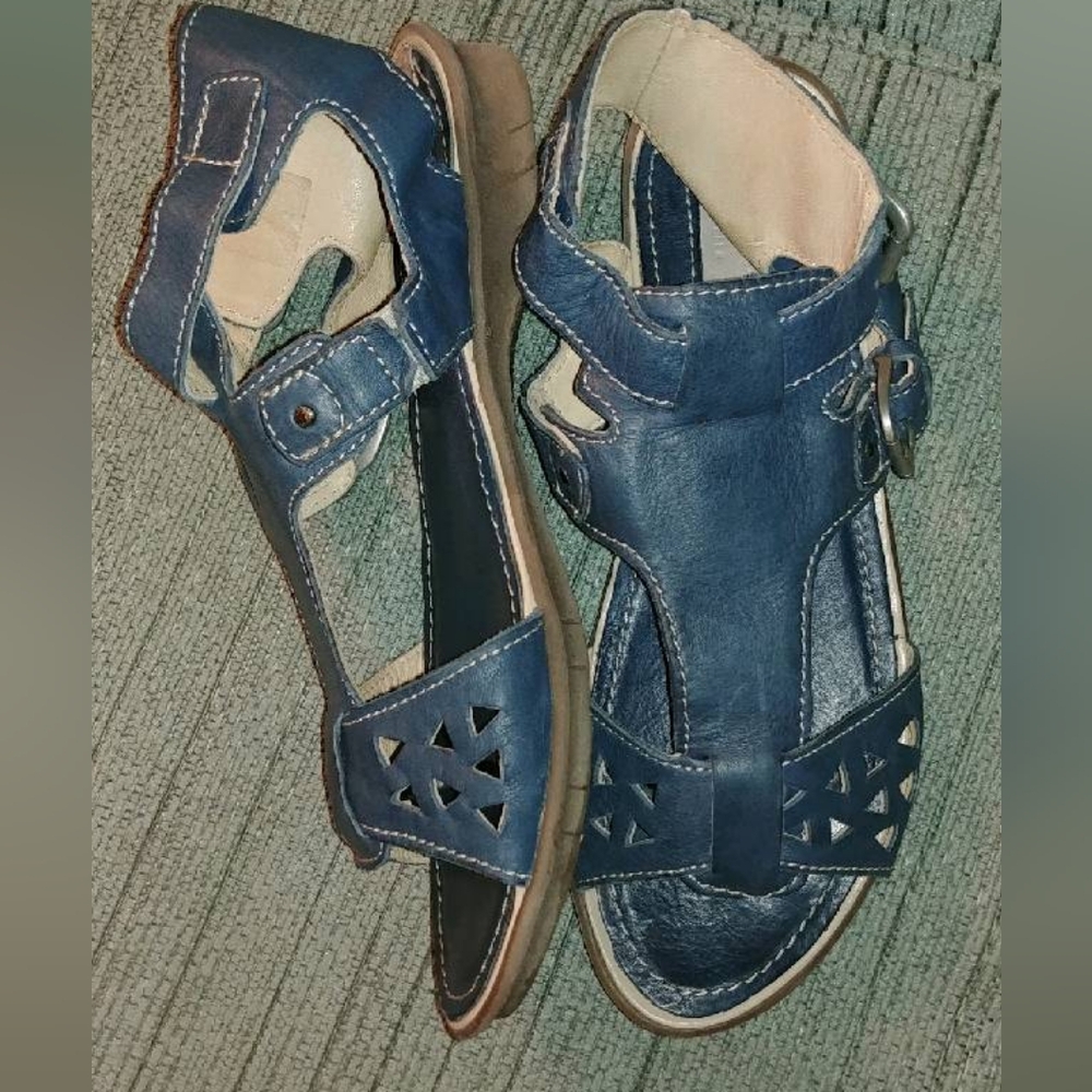 Khrio flat leather sandals
